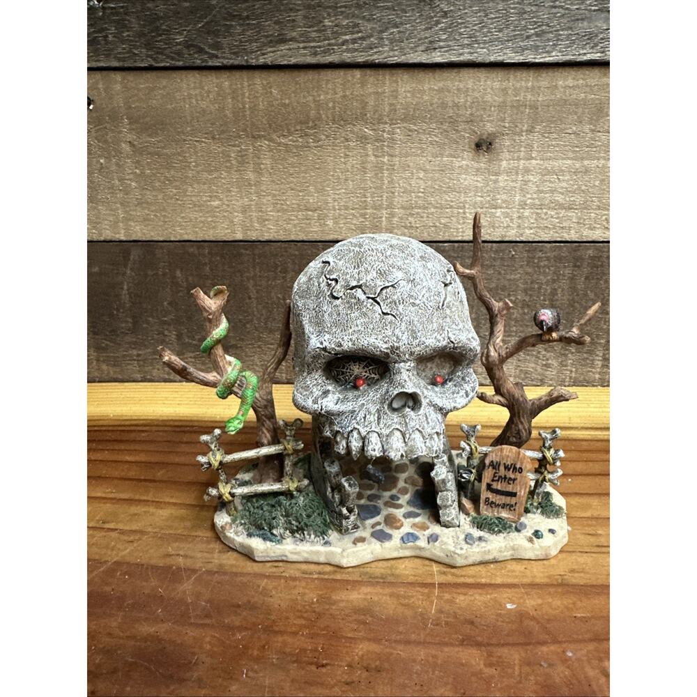 LEMAX Spooky Town Halloween Village Skull Archway Graveyard 2003 33409A